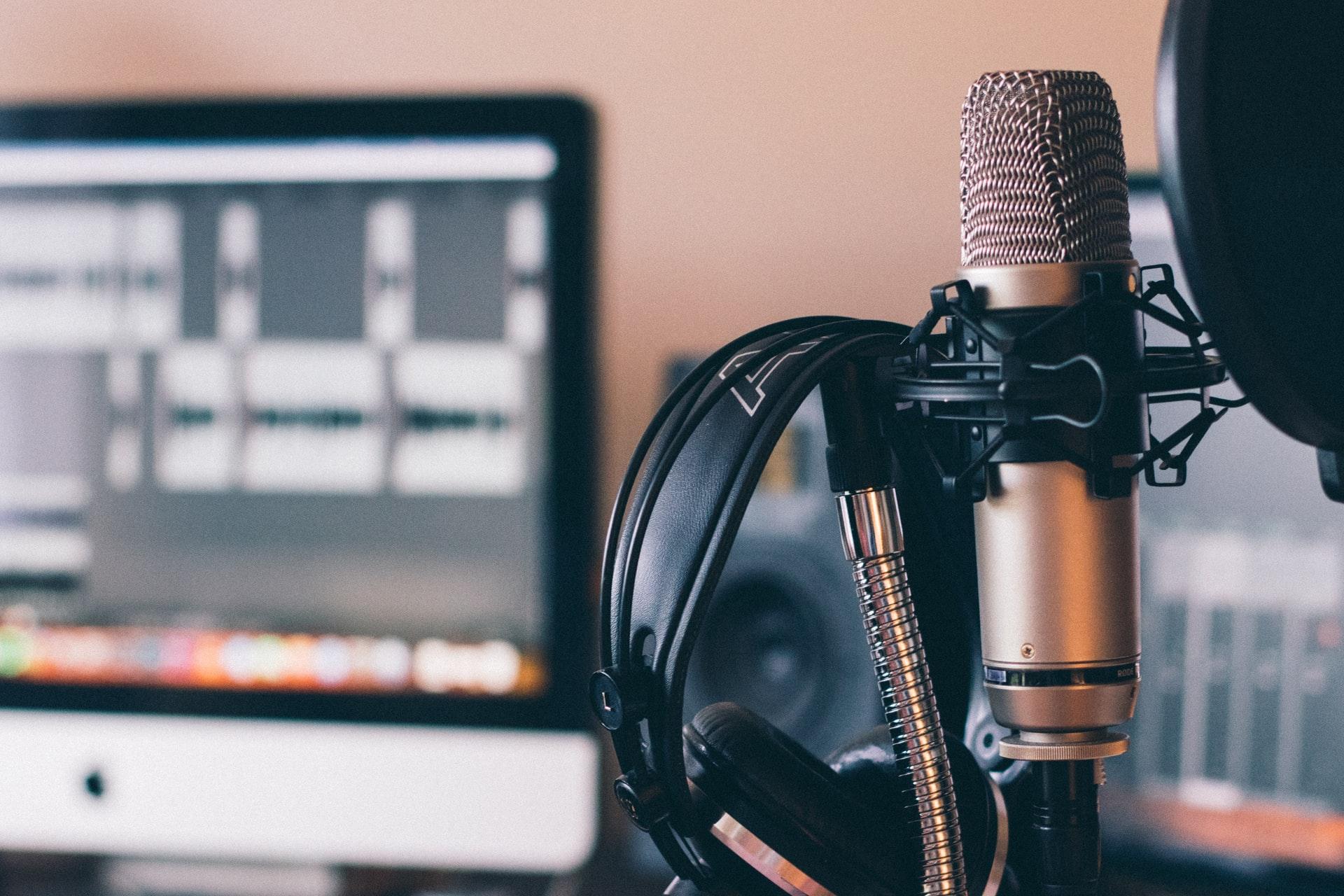 Logiciel de traitement audio pour voix off